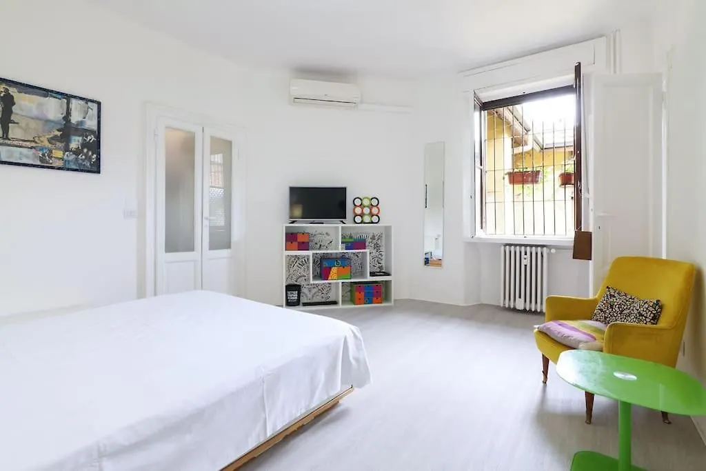 Cozy Milan Style Apartment Nolo-Stazione Centrale 0*,  Włochy